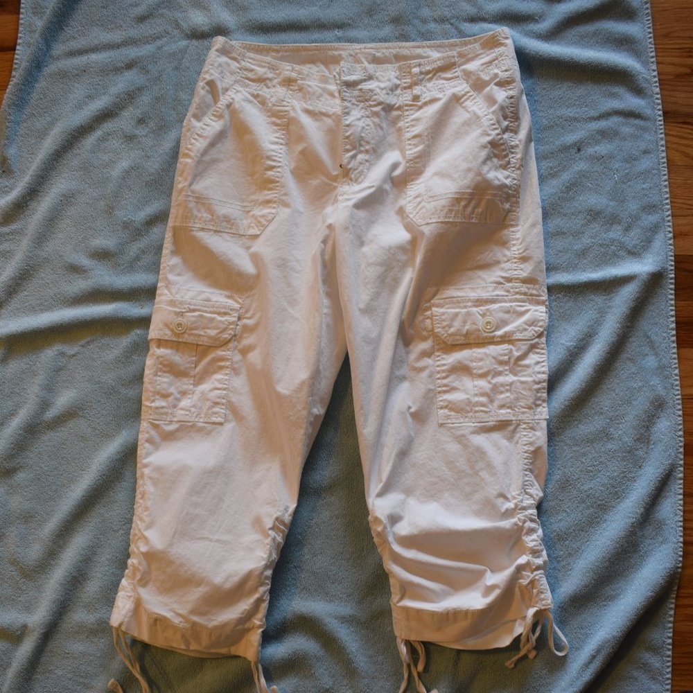 Women's White Petite Capri Pants (size 10P)